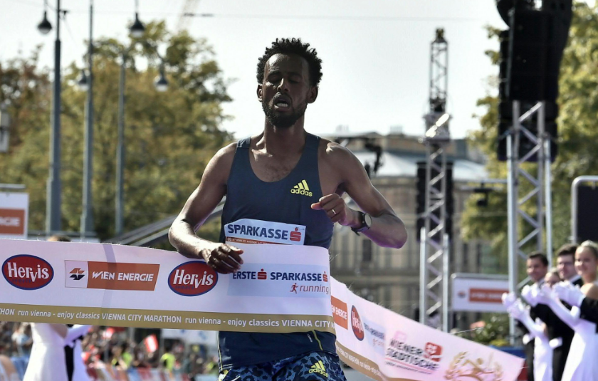 Vencedor da maratona de Viena é desqualificado por espessura do tênis, atletismo